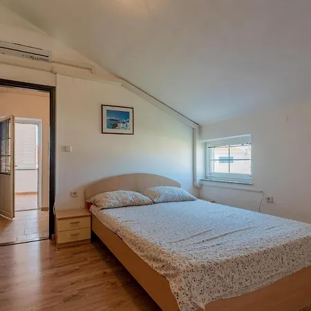 2 Bedroom Gorgeous In Appartamento